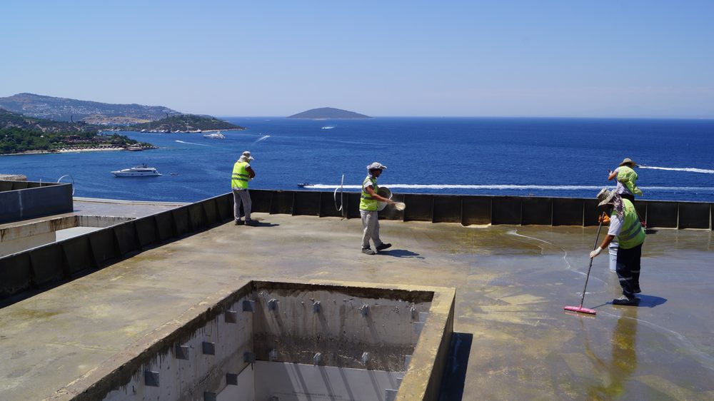 Bvlgari Mansions Bodrum - şantiyede uygulama ekibi, deniz manzarası