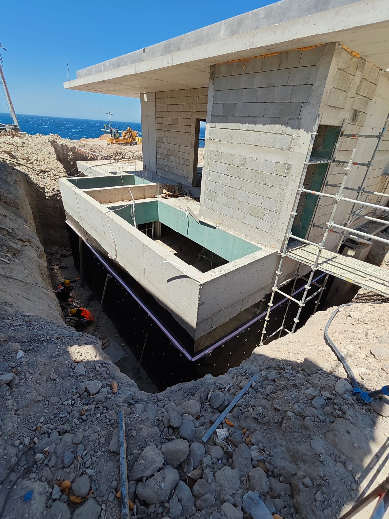 Bvlgari Mansions Bodrum - perde duvarda bitümlü membran uygulaması, deniz manzarası