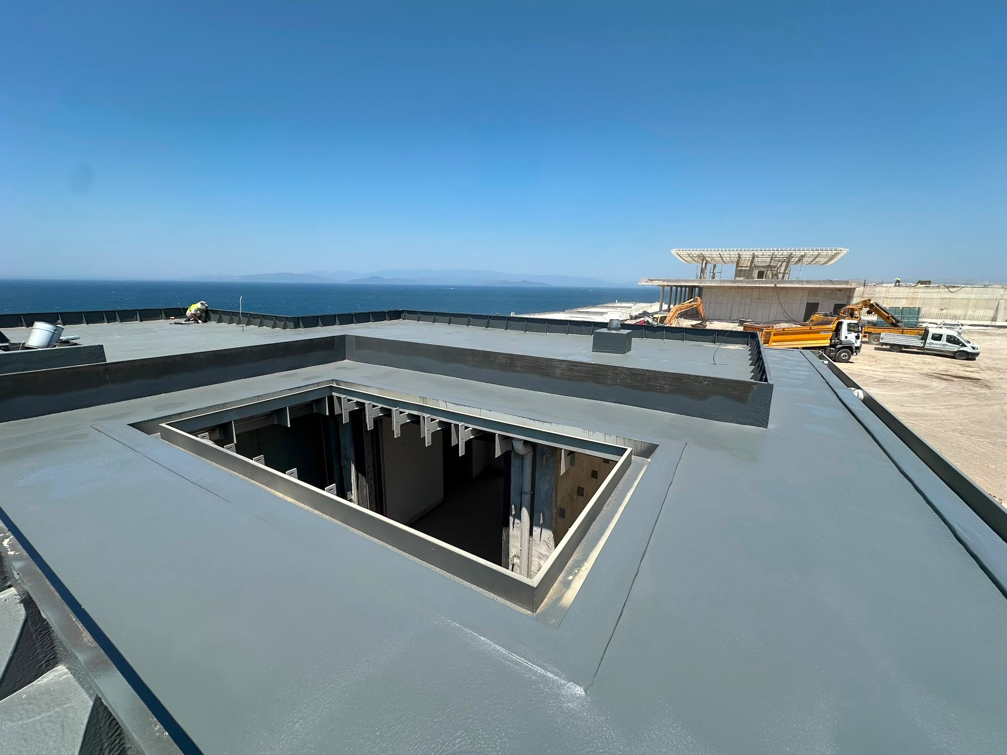 Bvlgari Mansions Bodrum - çatıda menfez ve şantiye genel görünümü